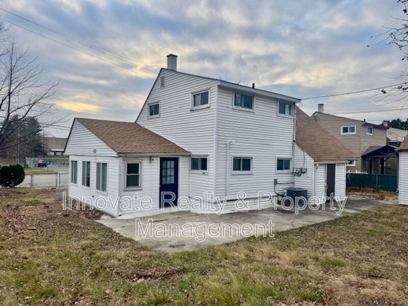 3 Bedrooms | 2 Bathrooms | Single-Family Home property image