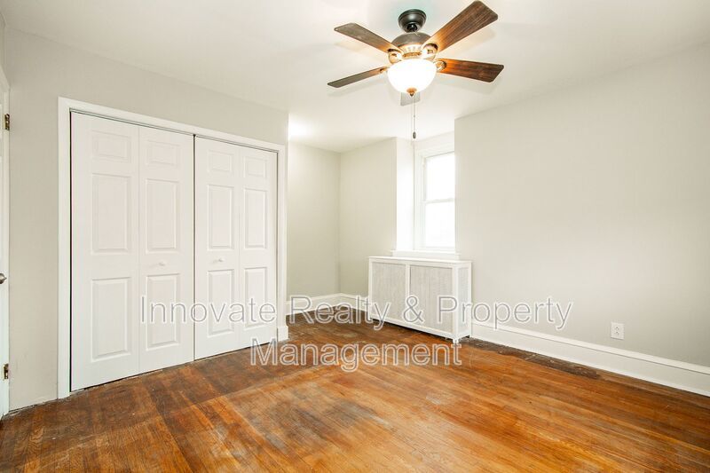Twin Home | 2-Story Single-Family Residence 3 Bedrooms | 1 Updated Bathroom property image