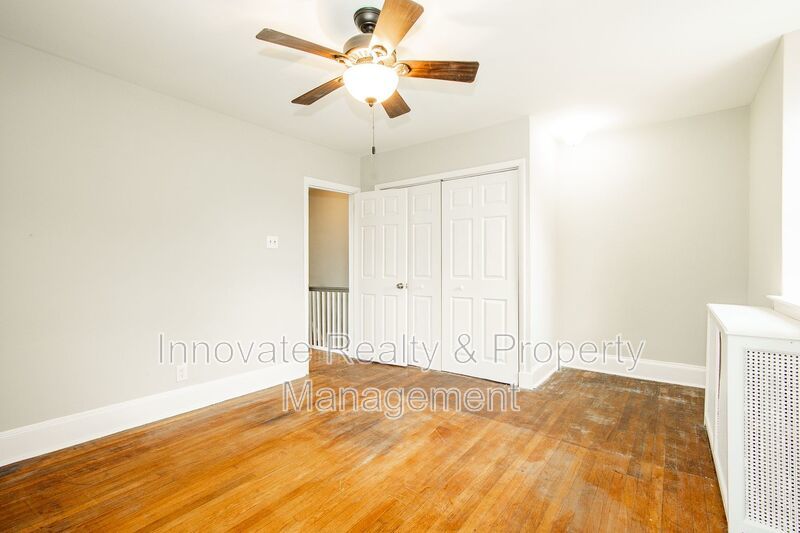 Twin Home | 2-Story Single-Family Residence 3 Bedrooms | 1 Updated Bathroom property image