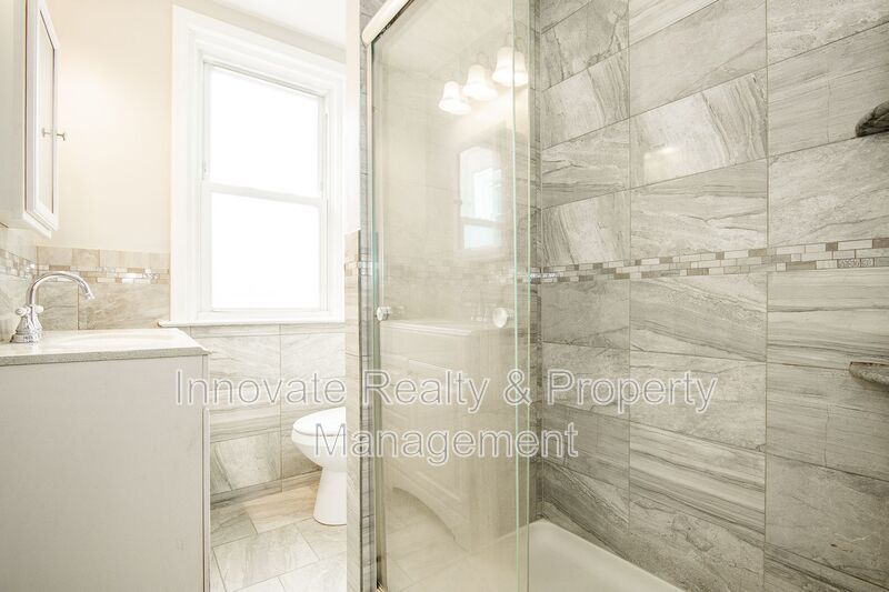 Twin Home | 2-Story Single-Family Residence 3 Bedrooms | 1 Updated Bathroom property image