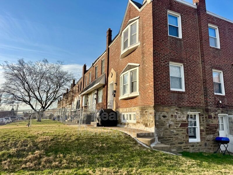 11BR 2nd Floor Apartment – Holmesburg / Mayfair 19136 | Hardwood Floors | Available Now property image