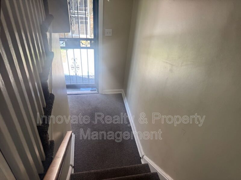 2BR 2nd Floor Apartment – Mt Airy section 19150 | Hardwood Floors | Available Now property image