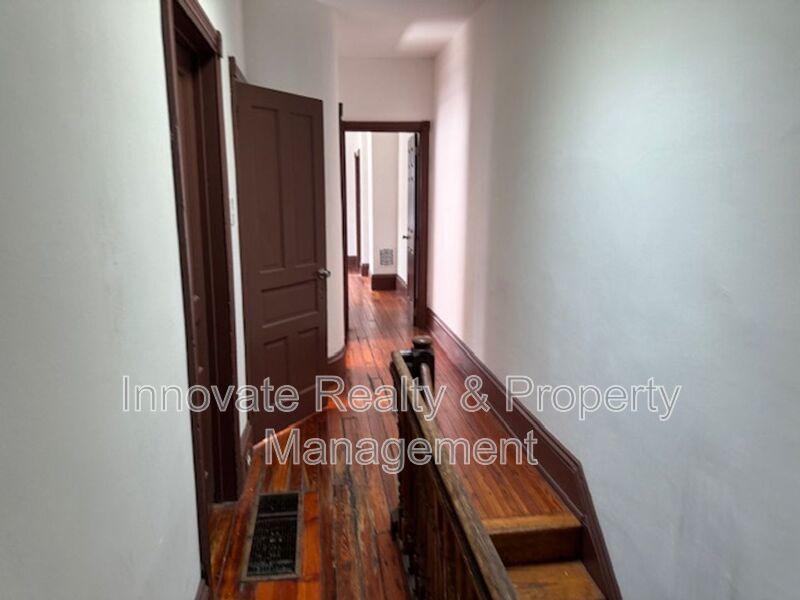 3 Bedroom Apartment for Rent Spruce Hill Phila 19104 property image