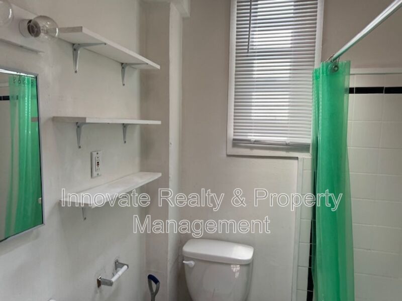 3 Bedroom Apartment for Rent Spruce Hill Phila 19104 property image