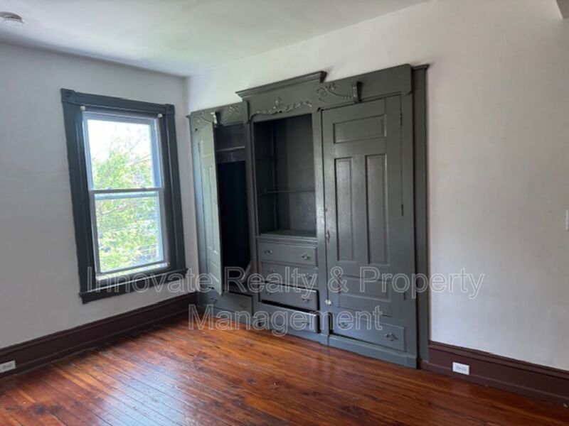 3 Bedroom Apartment for Rent Spruce Hill Phila 19104 property image