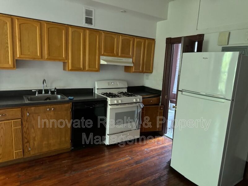 3 Bedroom Apartment for Rent Spruce Hill Phila 19104 property image