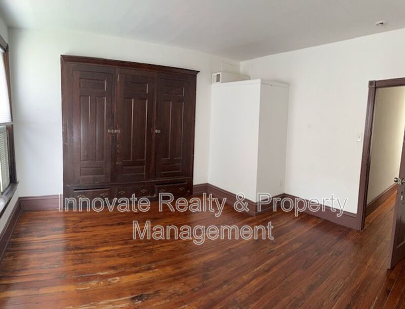 3 Bedroom Apartment for Rent Spruce Hill Phila 19104 property image