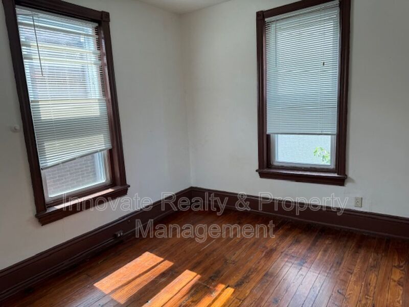 3 Bedroom Apartment for Rent Spruce Hill Phila 19104 property image