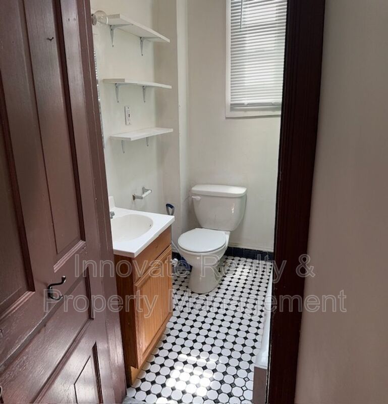3 Bedroom Apartment for Rent Spruce Hill Phila 19104 property image