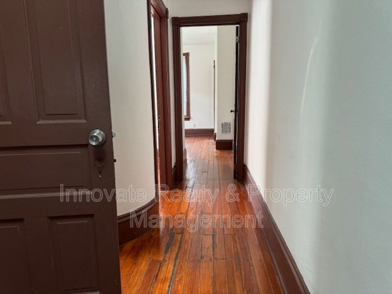 3 Bedroom Apartment for Rent Spruce Hill Phila 19104 property image