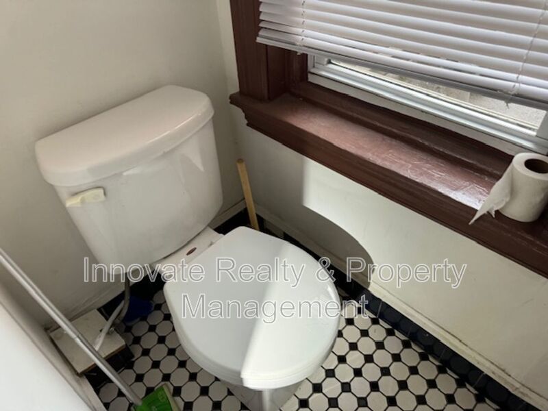3 Bedroom Apartment for Rent Spruce Hill Phila 19104 property image