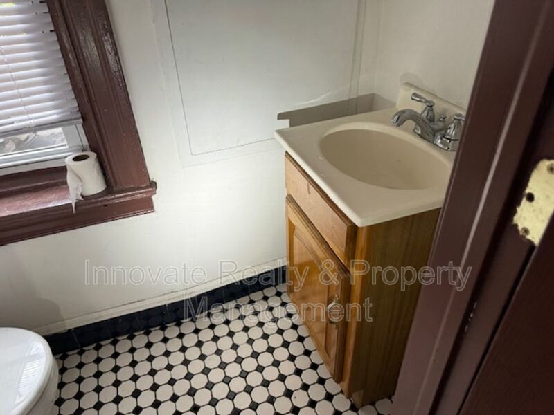3 Bedroom Apartment for Rent Spruce Hill Phila 19104 property image